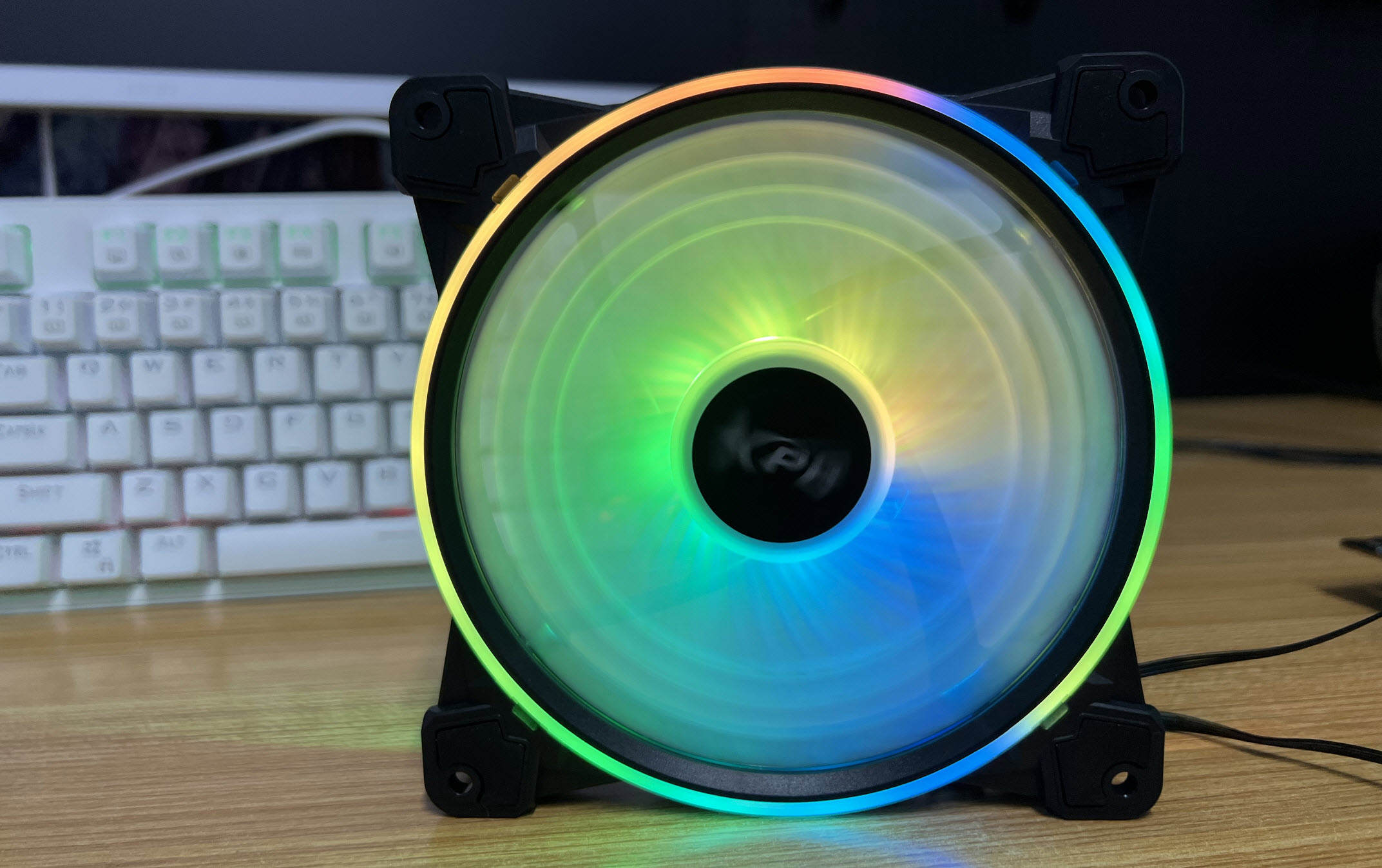 “信仰装机”的真谛，颜值协调性远大于“大杂烩”的高定制电脑