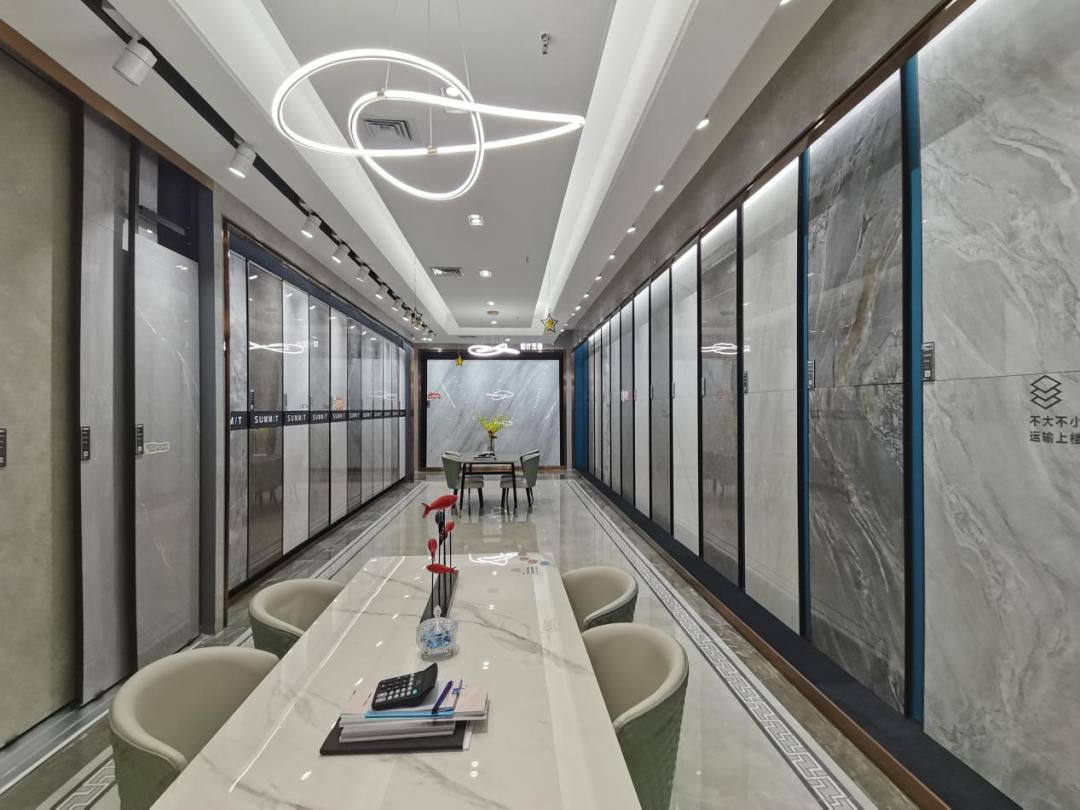 从零做起，他把萨米特瓷砖做成了*疆新**市场的TOP品牌