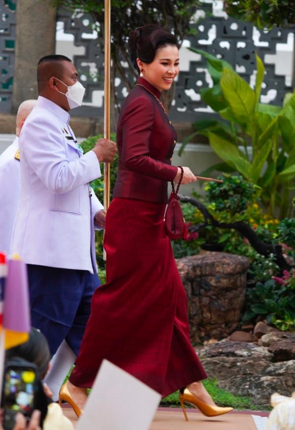 苏提达白珍珠饰品,苏提达红宝石项链照片