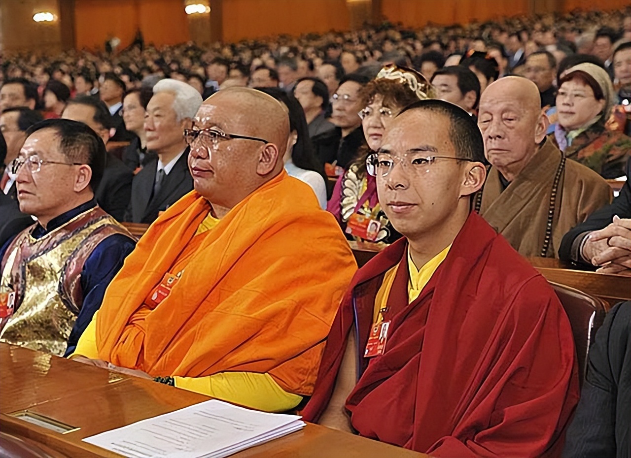 藏派佛教“达赖”与“班禅”是什么关系？二者谁的地位更高？