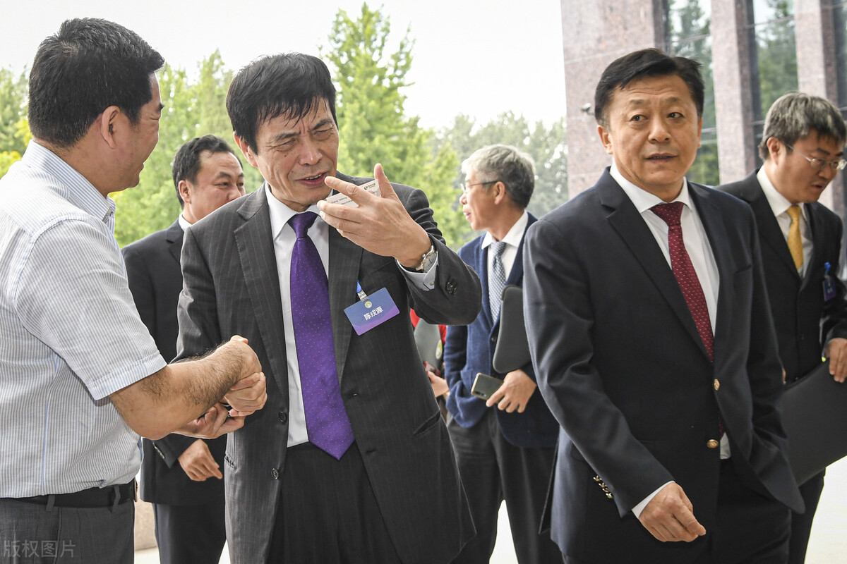 杜兆才被抓第3天，足协派系网浮出水面，中国队主帅级别：小虾米