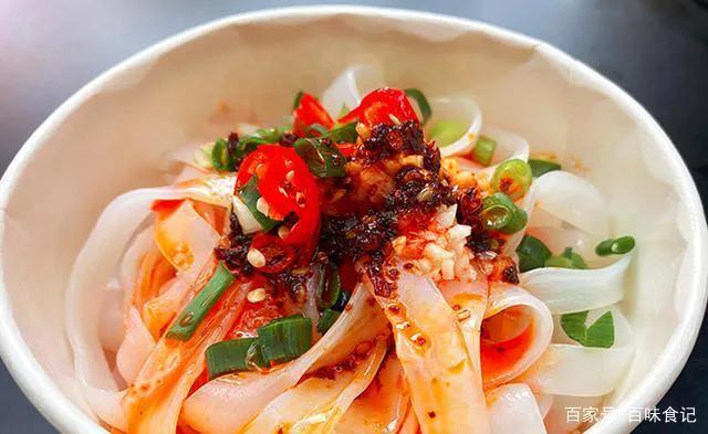 最新网红摆摊小吃美食,最实惠的网红小吃摊地址