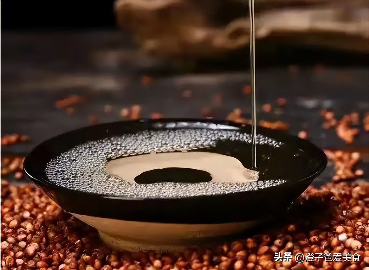 汾酒53度黄盖好还是红盖值得收藏,白玻汾酒黄盖和红盖的区别