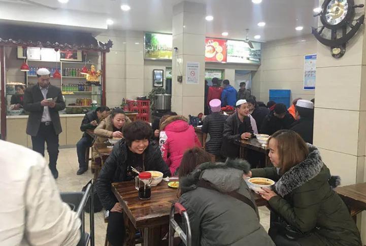 一个青年开拉面店一年挣140万,开拉面馆一年挣140万