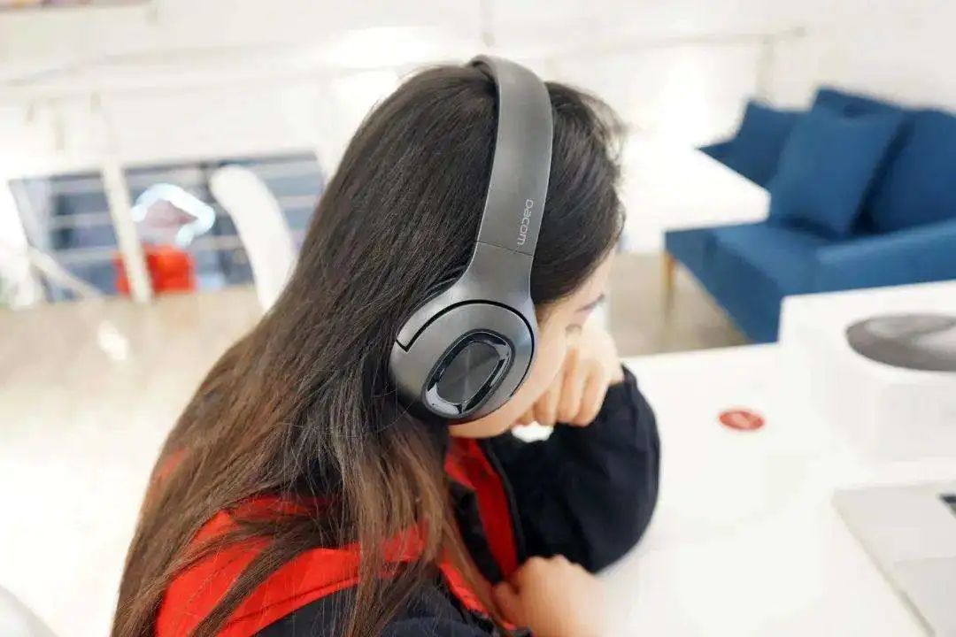 如何正确佩戴耳机不伤耳朵,如何正确的戴耳机