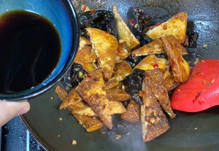 中老年人每天吃多少高蛋白合适,老人多食高蛋白食物好吗