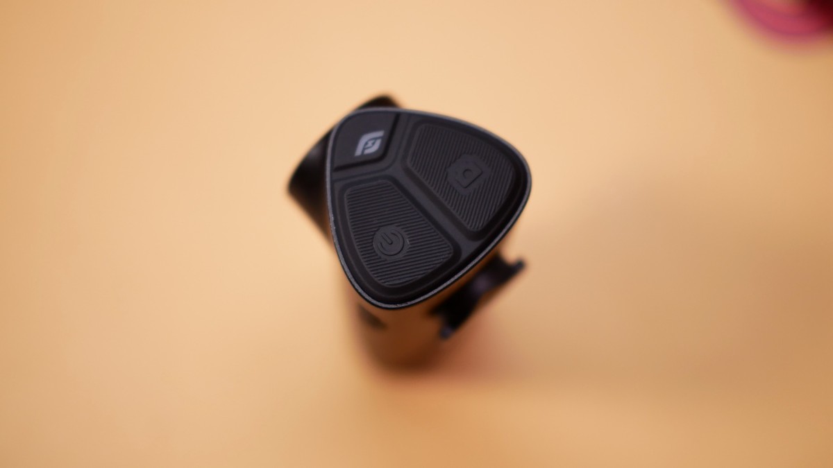 迈极炫seemeedv测评,迈极炫尾灯行车记录仪一直闪白灯