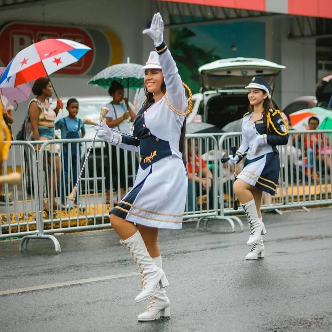 巴拿马有自己的货币吗,巴拿马华人人口多少