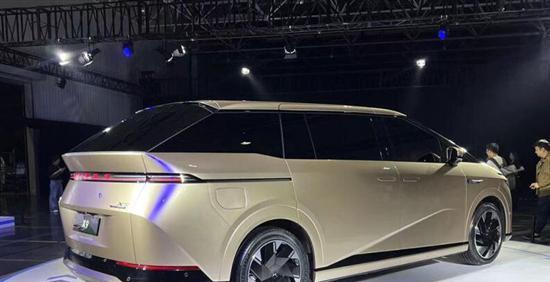 豪华MPV大战：四款霸气“*弹子**头”PK，看看谁能成为最强王者！