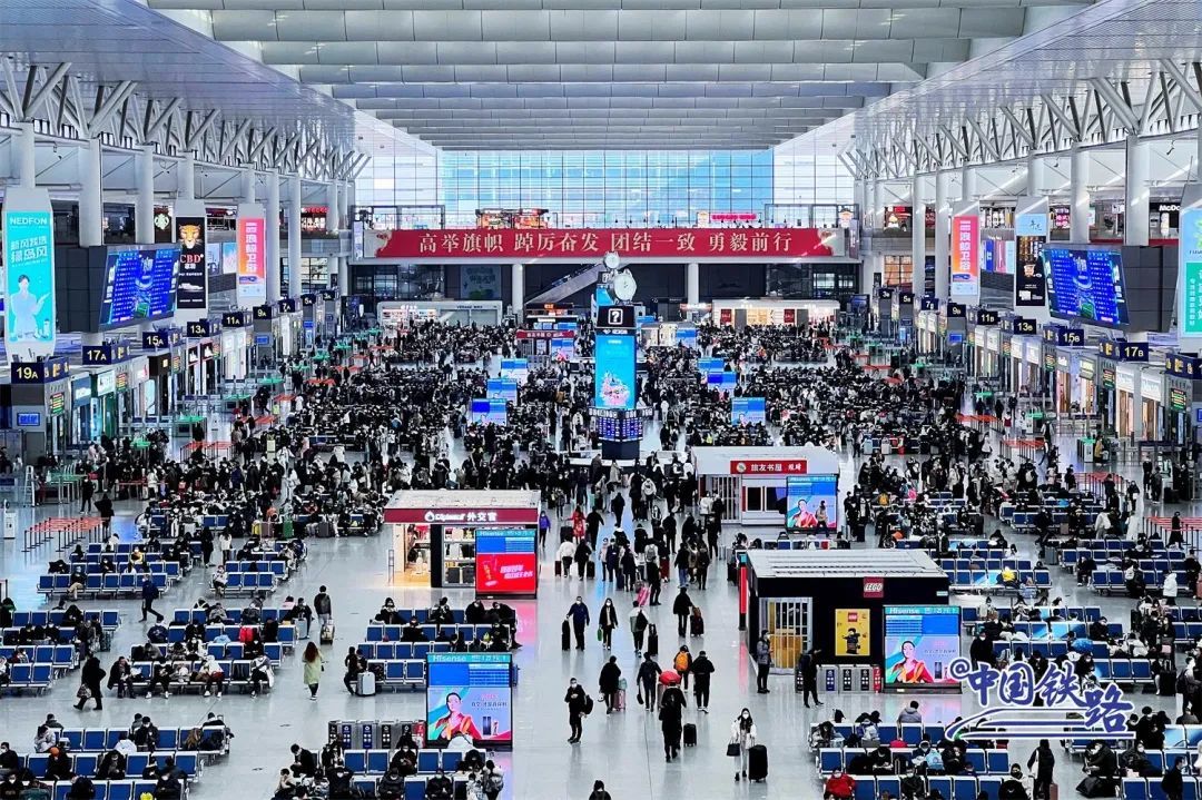 铁路部门何时开售2023年春运票,2022春运首日火车票今起开售