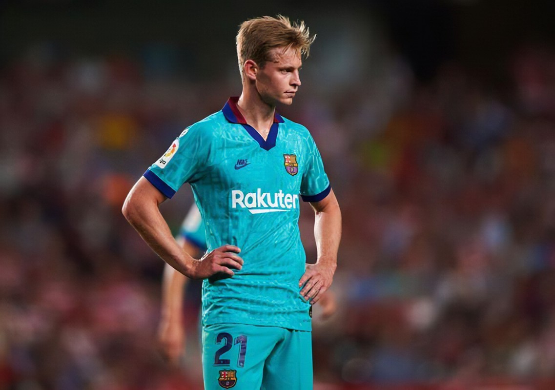 荷兰中场儿萨梦梦断巴萨，德容情定老特拉福德，祝队草前程似锦