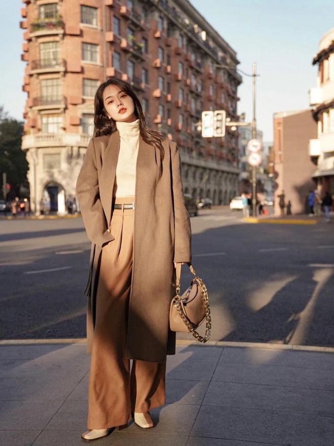 燕麦色大衣新年穿搭,燕麦色的衣服适合多大年纪的穿