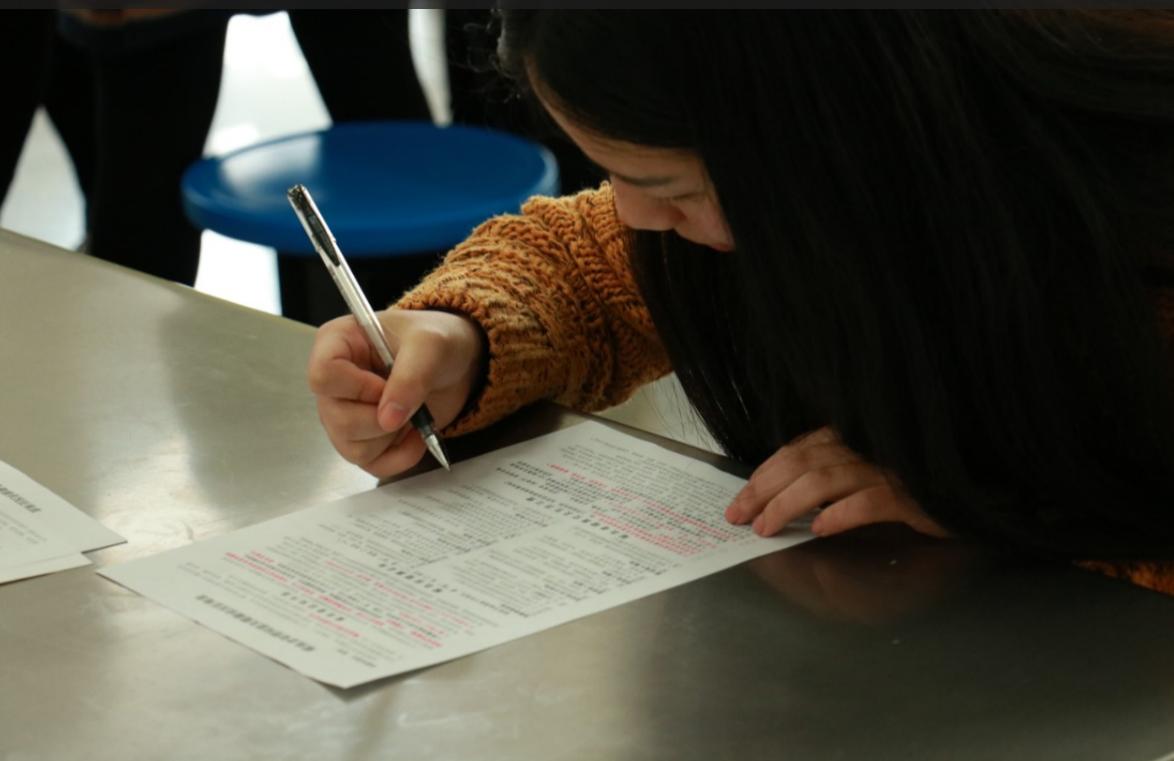 风水大师专给富婆算命,有几颗痣都知道,被捕后坦言:曾是美容院的