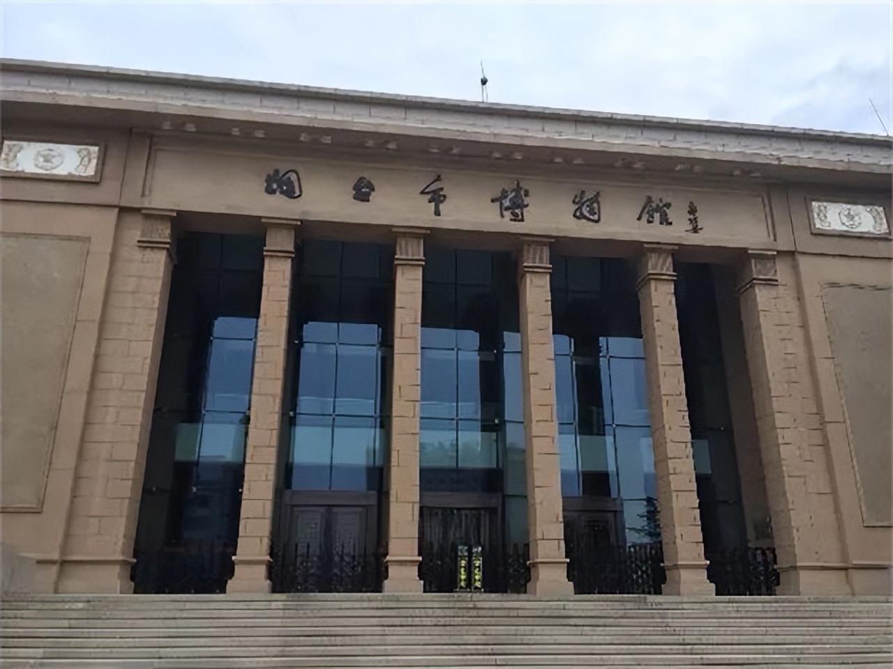 1966年烟台农民捡一绿色小瓶，10年后换回一辆拖拉机，今值6000万