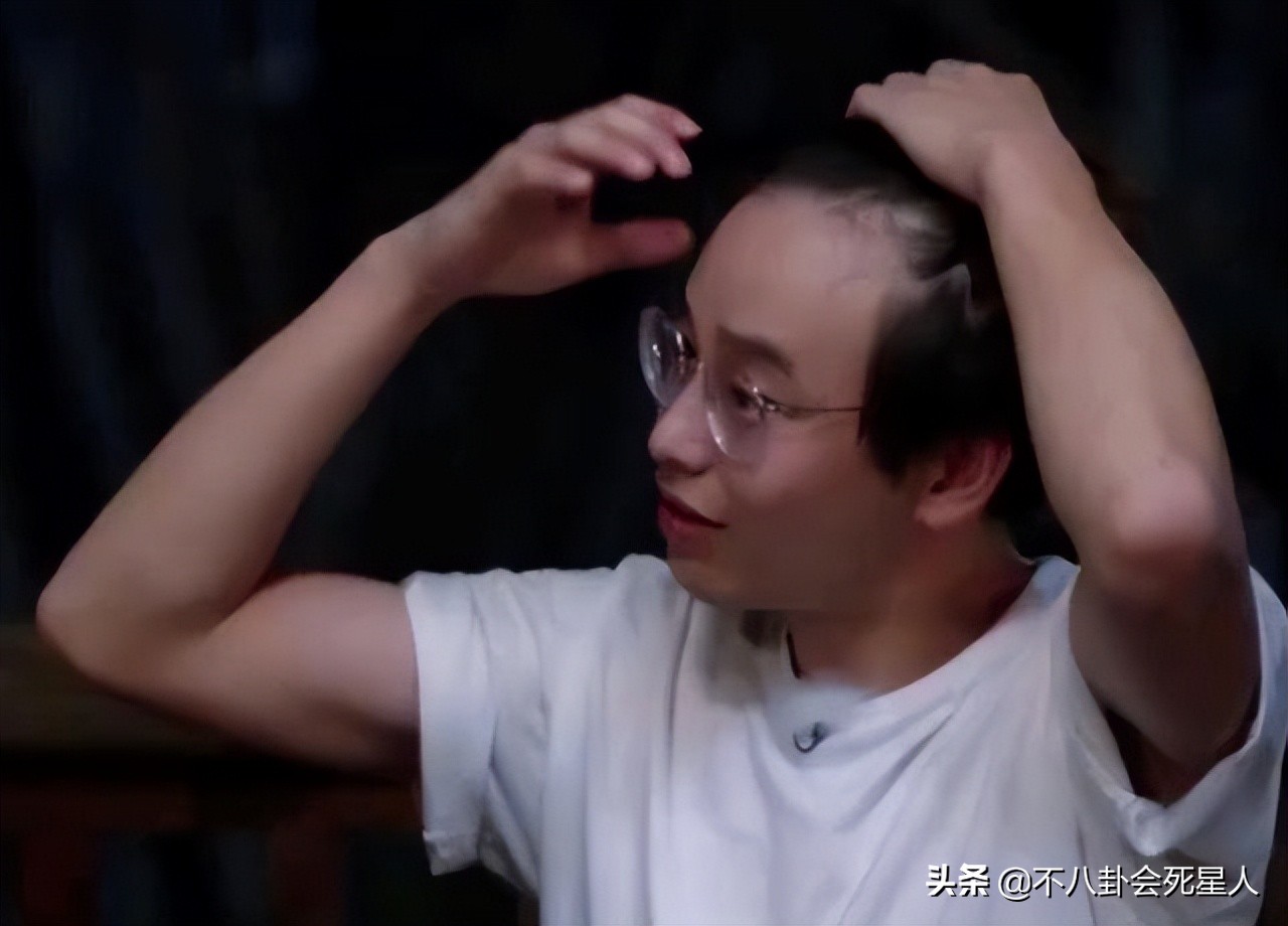 刘晓庆戴头套,刘晓庆戴假发吗