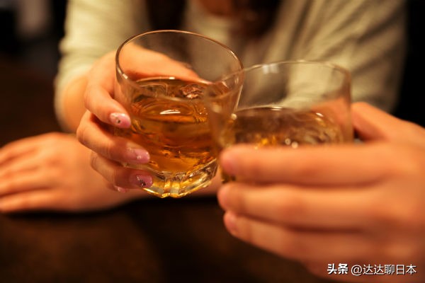 喝酒要什么理由？日本特有的“喝酒文化”，和其他国家有何不同？