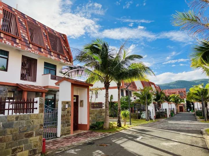 高教胜地？盘点一下海南的中外合作办学：电子科大、北邮、中传