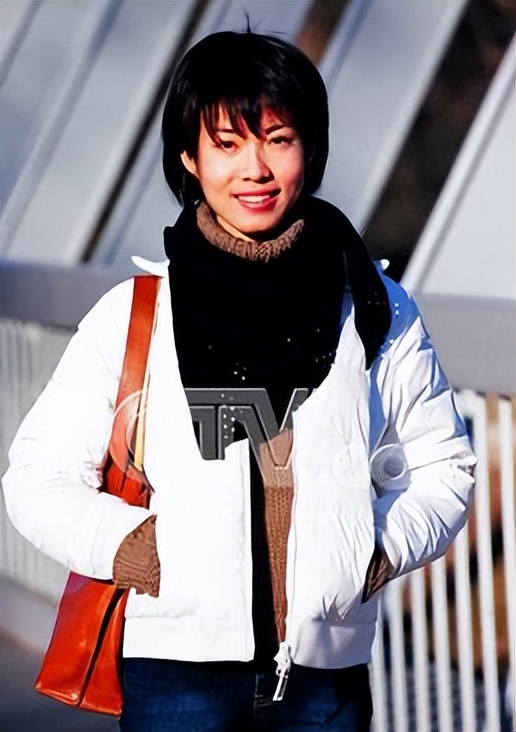 央视新闻联播主播宝晓峰个人简历,中央新闻联播主播宝晓峰简介