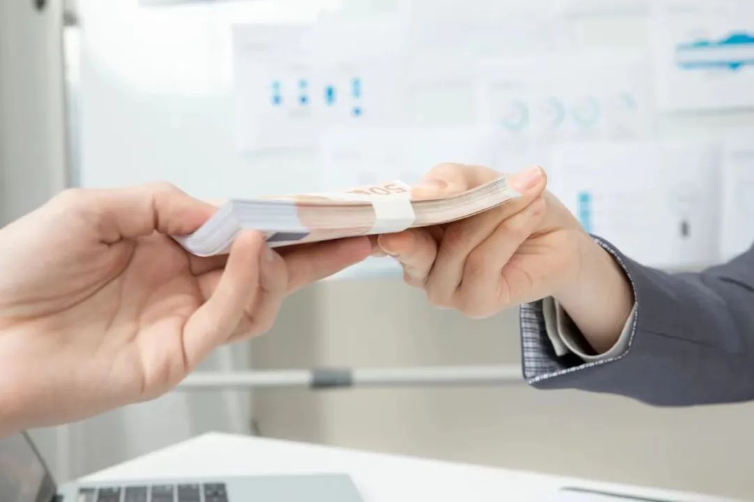 万州区人民法院司法拍卖,法院工作人员可以参与司法拍卖吗