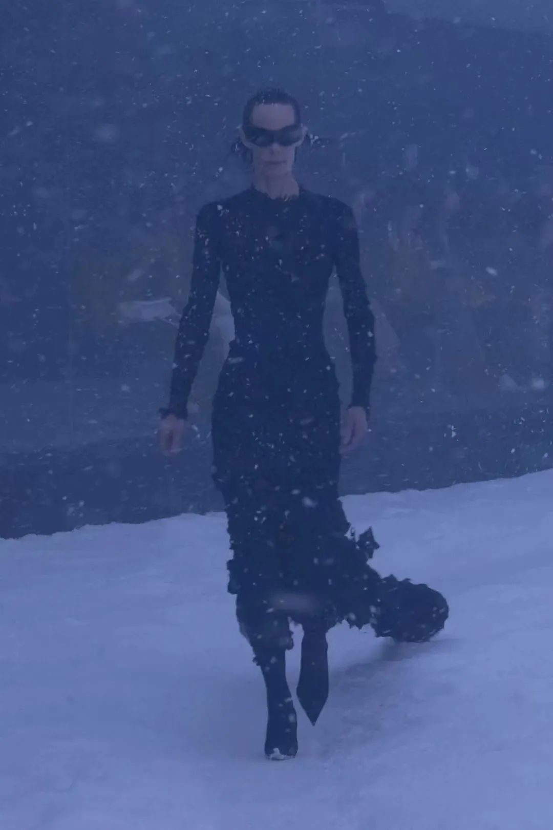 穿黑色套装,秋冬穿黑色套装