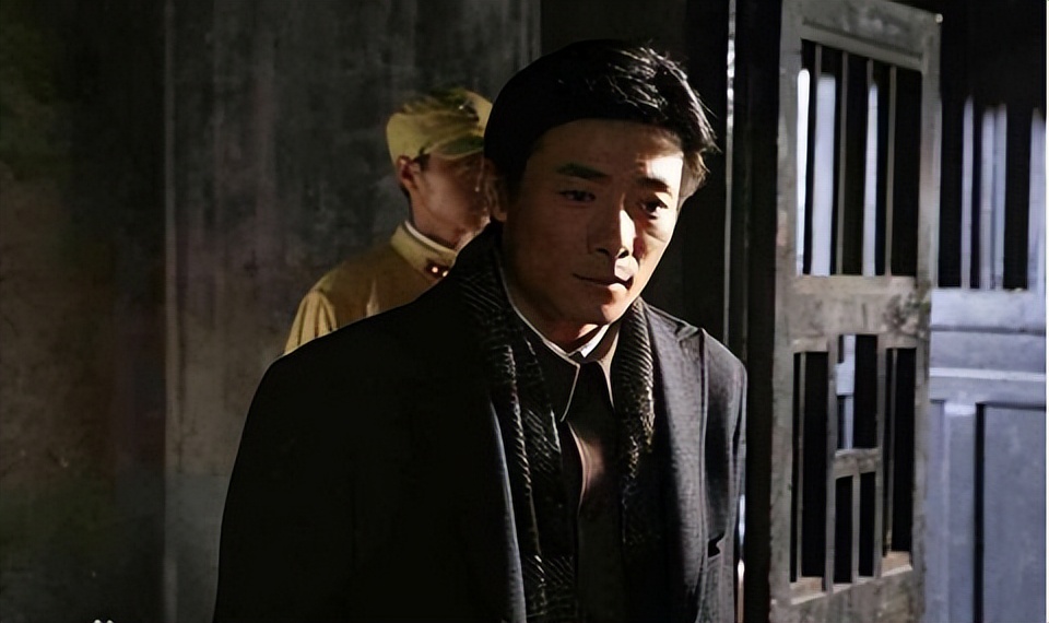 深渊257:方城很后悔说出了她的身世,想不到接电话的人会是他