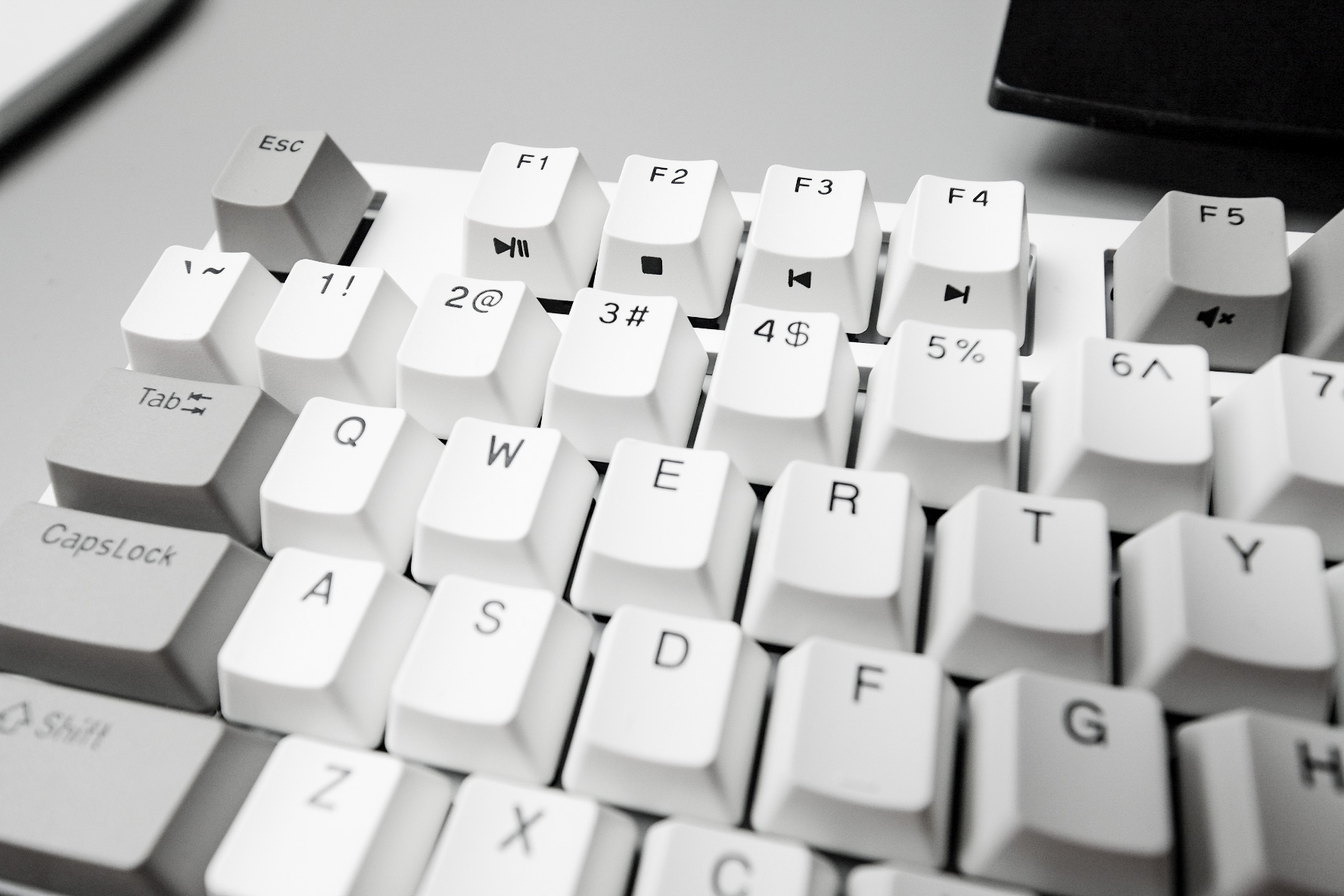 杜伽k310w键盘多少钱,杜伽k330w机械键盘评测