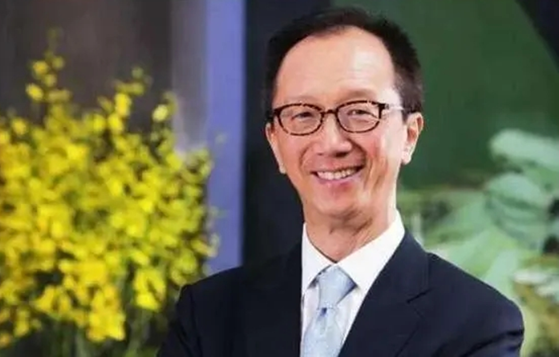 香港“财神爷”梁锦松：为香港狂赚3万亿，花100亿为妻子买医院