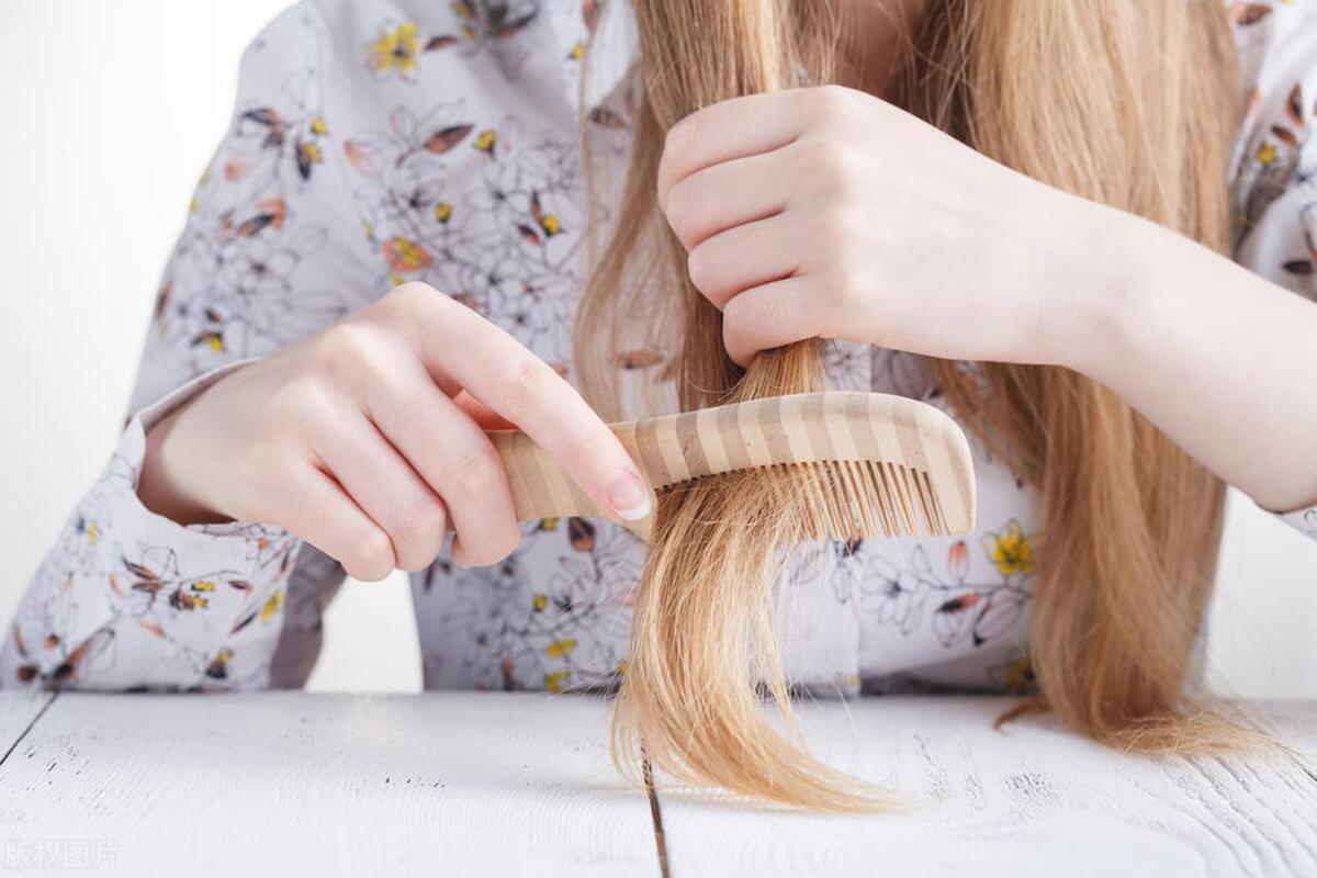 头发干枯分叉怎么修复,为什么头发一长就分叉