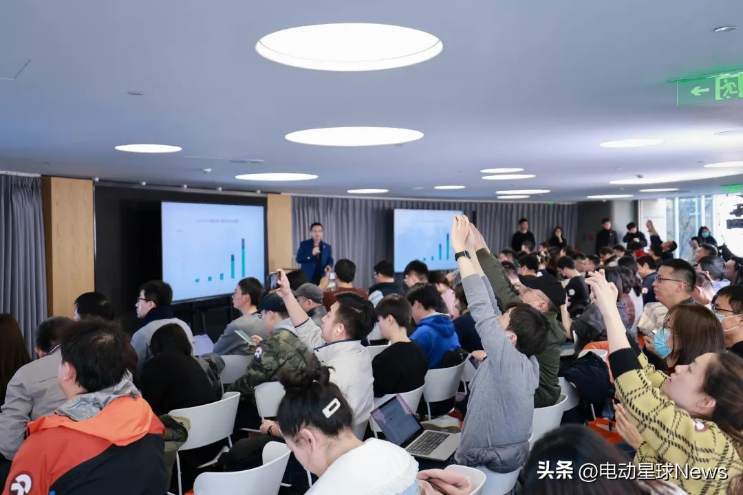 蔚来春节无限换电,佛山王府井蔚来中心