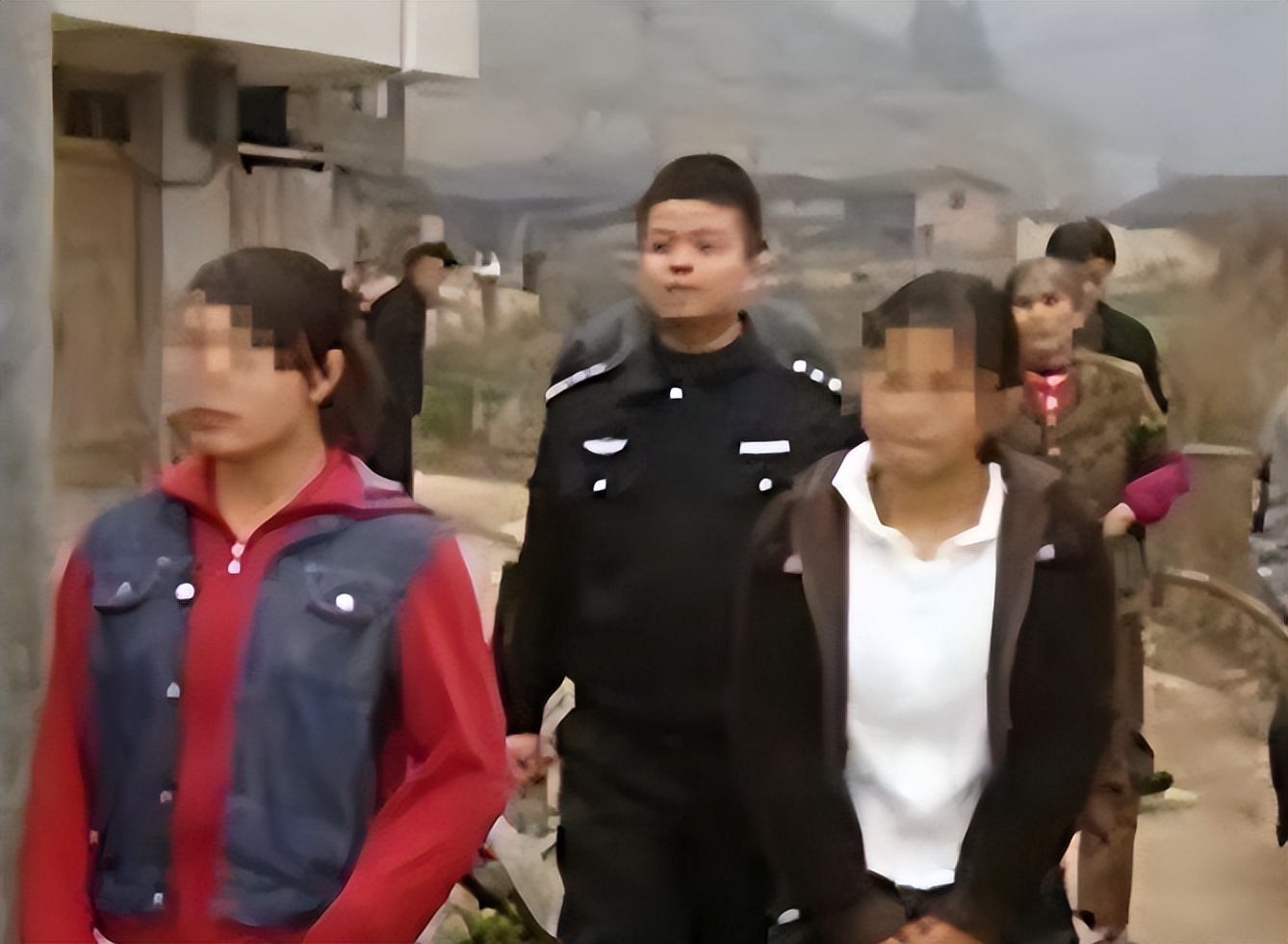 湖南17岁少女被拐反把人贩子卖了,17岁少女被拐反把人贩子卖了