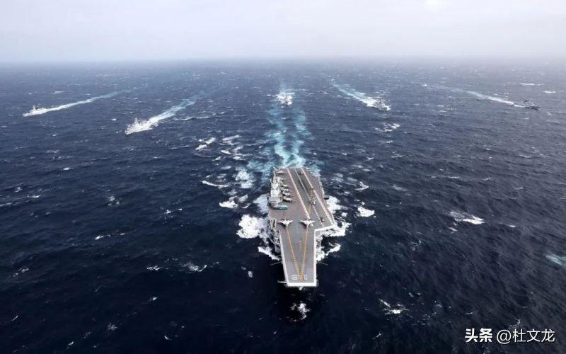 央视公布辽宁舰华丽转身,从训练舰变身战斗舰,为海军节送上大礼