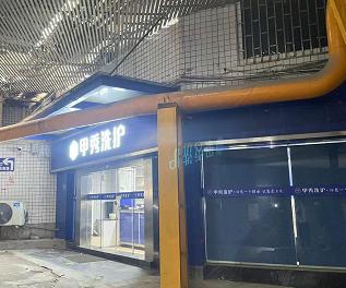 女子称6000多元的衣服被洗坏！商家：胶水不是你自己弄的吗？