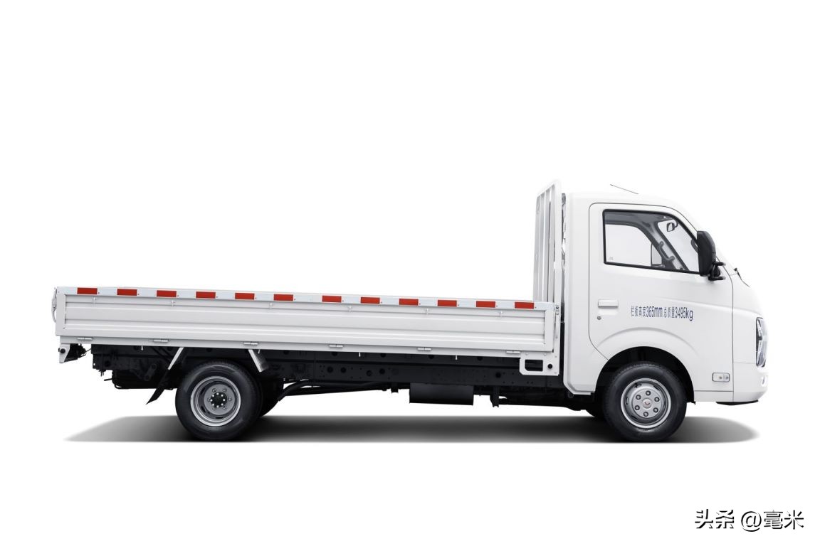 五菱新卡2.0和龙卡发动机一样吗,五菱龙卡有3米6的吗