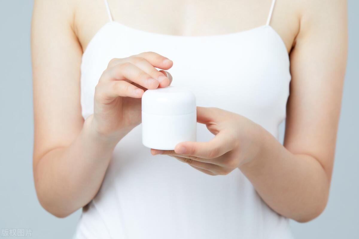 皮肤干燥脱皮怎么补救,皮肤起皮干燥脱皮怎么修复