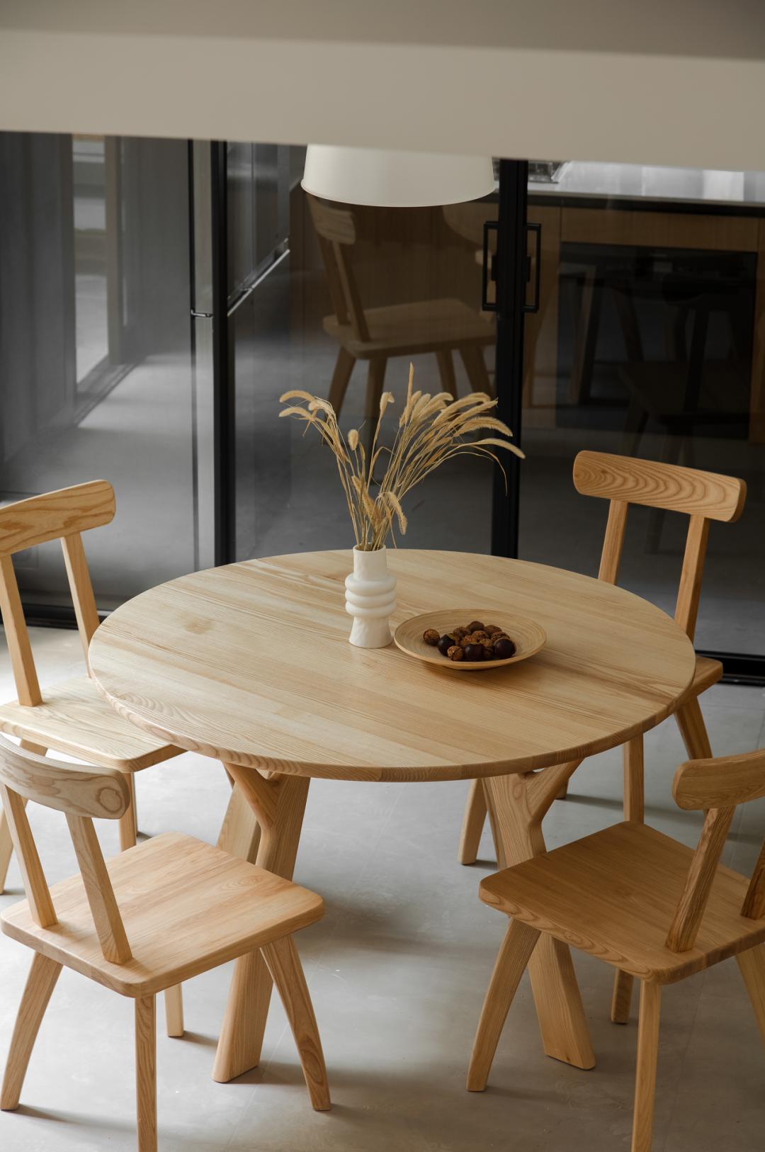 264㎡原木别墅丨满墙大书柜丨让自然的风带来家的宁静