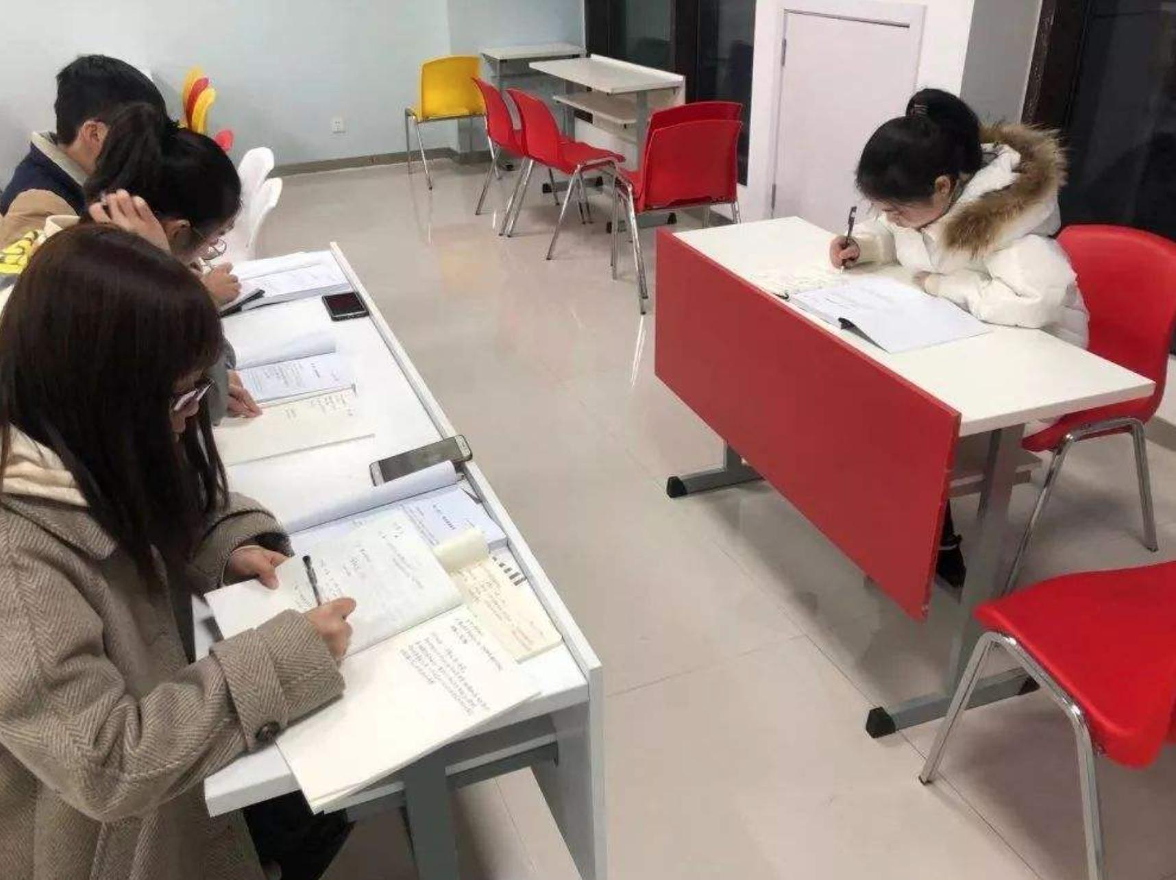 公务员培训班哪个比较靠谱,公务员培训班一般要多少钱