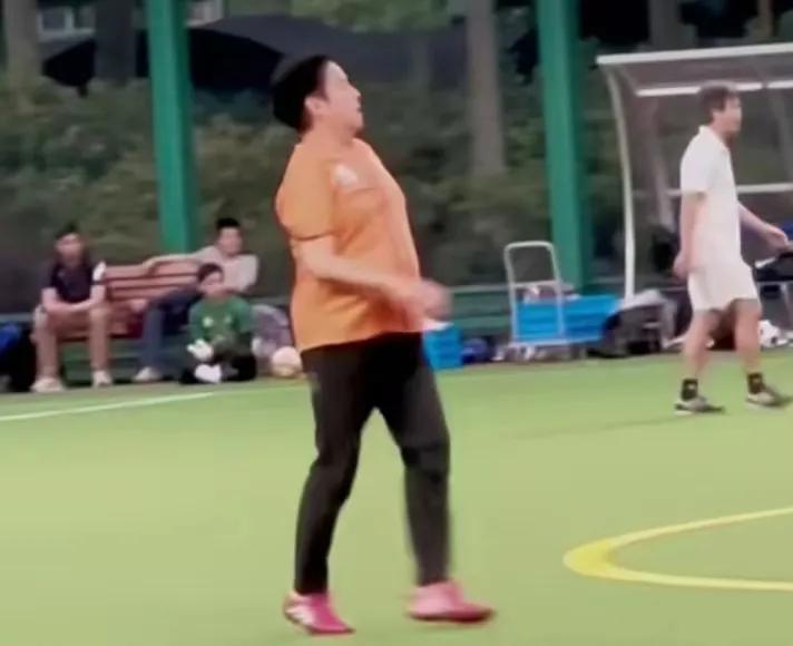 72岁谭咏麟自曝生病,谭咏麟回应大肚腩