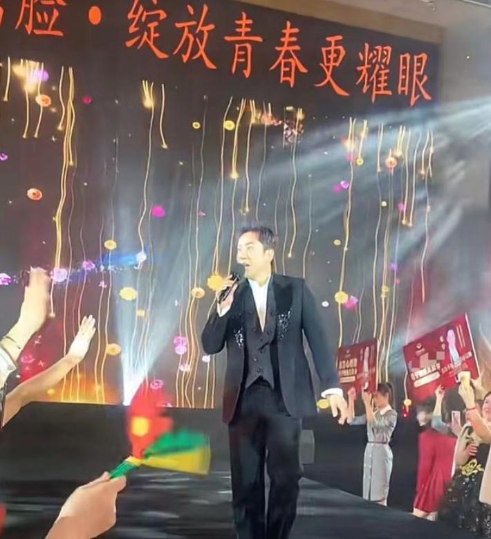 毛宁在90年代在乐坛什么地位,华语乐坛顶流毛宁