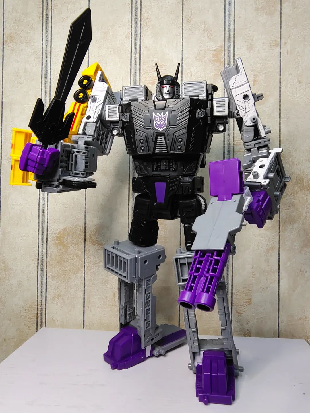 合体嘛，不寒碜——传世指挥官级汽车大师开箱测评