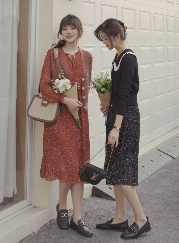 有品位女人别再穿百褶裙了,穿裙子不想穿高跟鞋穿什么鞋好看