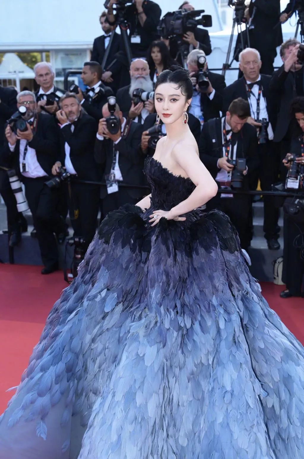 范冰冰为什么可以出现在戛纳红毯,范冰冰在戛纳让人吐槽的是什么