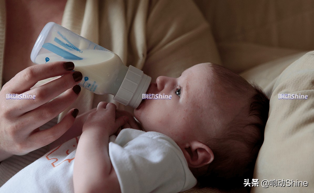 美婴儿奶粉持续短缺,目前美国婴儿配方奶粉短缺的状况