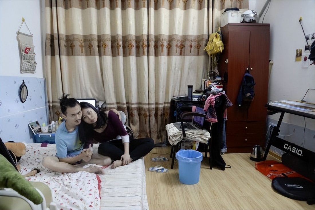 13年租户外出,让合租的小伙把空调开17度,小伙半夜摸到一只冰手