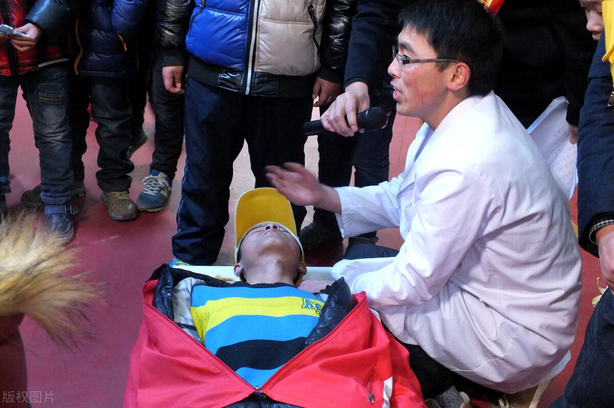 初中毕业可以上卫校学药剂吗,初中毕业职业学校看不看分数