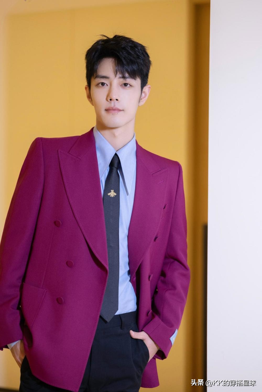 烈火红：2023春夏流行色，你适合穿吗？这么搭配，大气又显白！