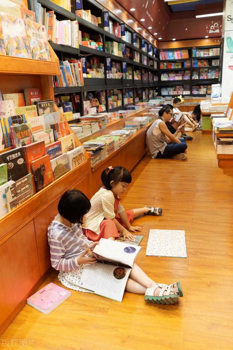 新华书店一年赚上千亿,新华书店靠什么盈利模式