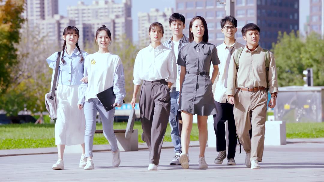 大三女生表演粤语,大三女生演讲视频