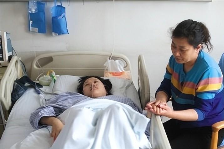 湘潭大学女教授和校门口摆摊的丈夫，女教授：他都是为了我