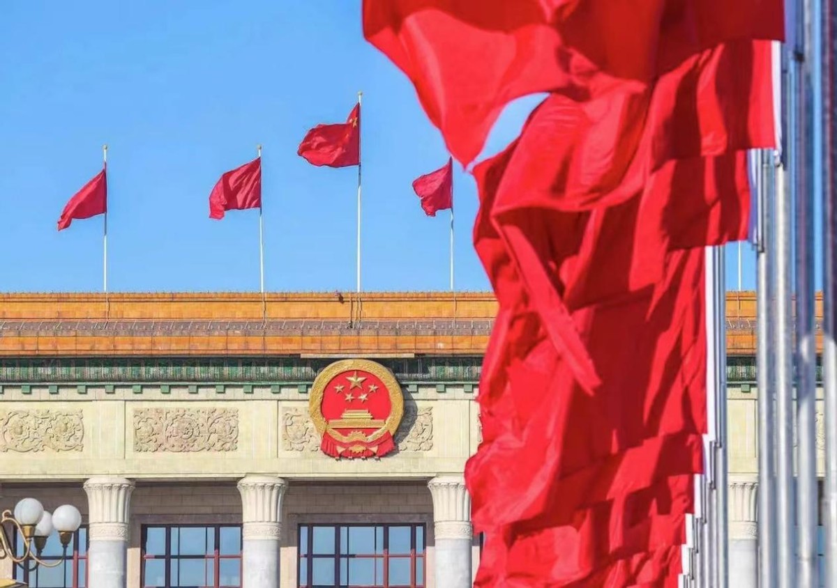 1959年人民大会堂落成，毛主席看着天花板笑问：这是谁的主意