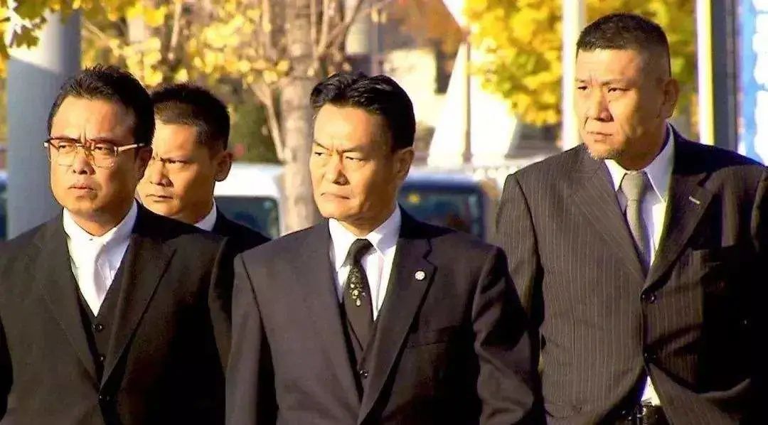 身价百亿老板被暴打,亏损42亿老板被抓